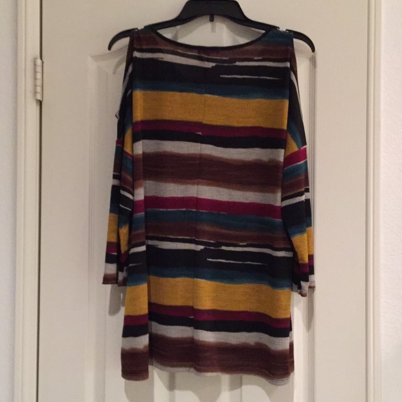 Women’s Ava James Peek-A-Boo Sleeve Tunic Top - Picture 4 of 8